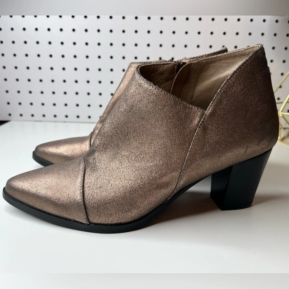 Italeau Marisa Booties EU 39 US 8.5 Gold Leather Waterproof Block Heel Metallic - Picture 10 of 16